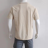 Polo de hombre con cuello en V, solapa tipo waffle y manga corta