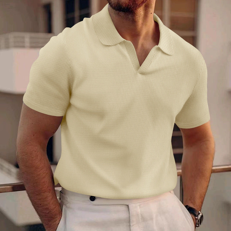 Polo de hombre con cuello en V, solapa tipo waffle y manga corta