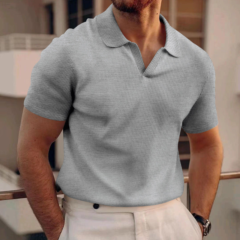 Polo de hombre con cuello en V, solapa tipo waffle y manga corta